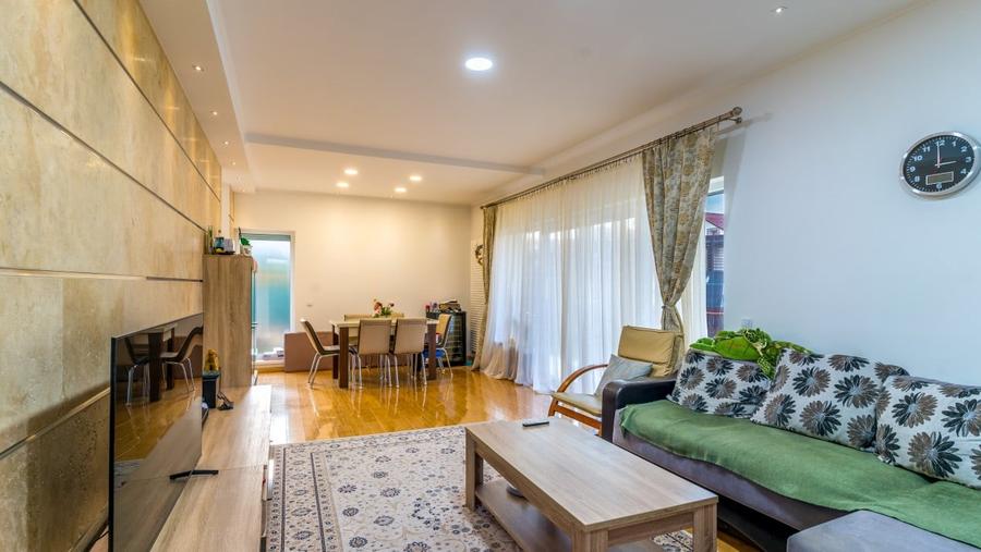 Casă individuală cu 4 camere cu Piscina în Borhanci