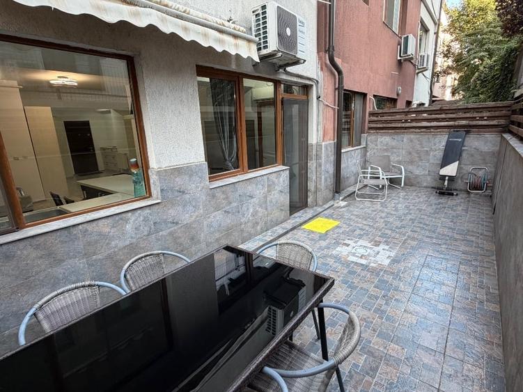 Apartament cu 2 camere semidecomandat, mobilat în Titan