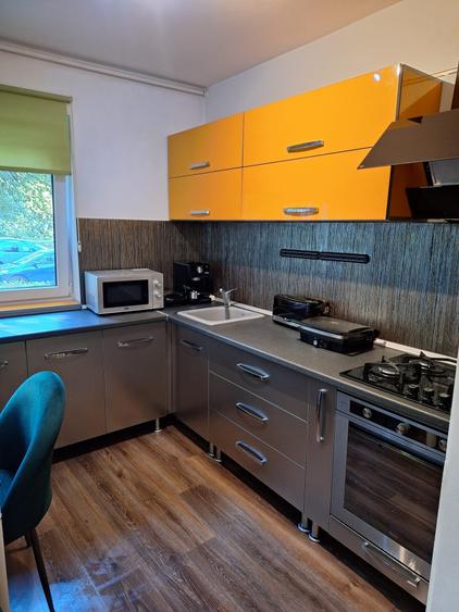 Apartament cu 2 camere semidecomandat, mobilat în Piața Centrală