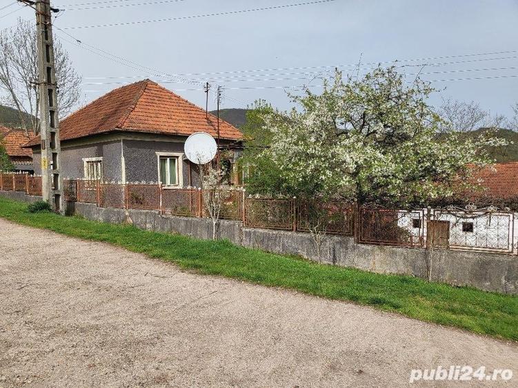 Casă cu 4 camere cu Teren 1000 Mp în Central
