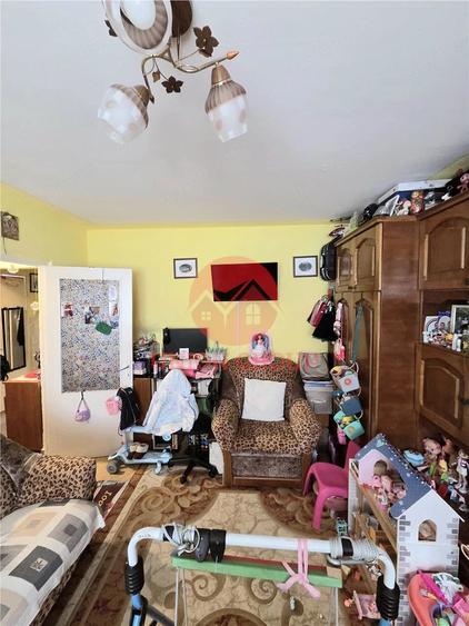 Apartament cu 3 camere decomandat în Central