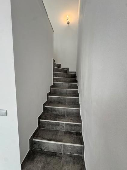 Casă individuală cu 3 camere cu Canalizare în Dumbrăvița