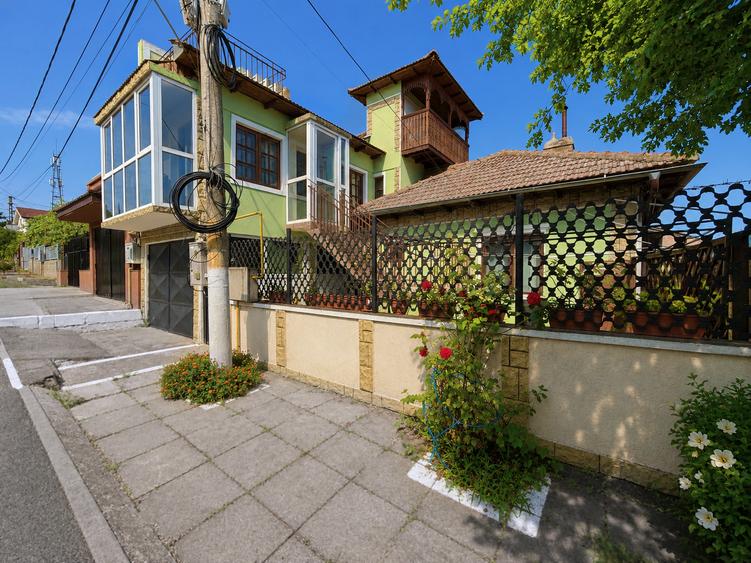 Casă individuală cu 5 camere cu Canalizare în Ovidiu