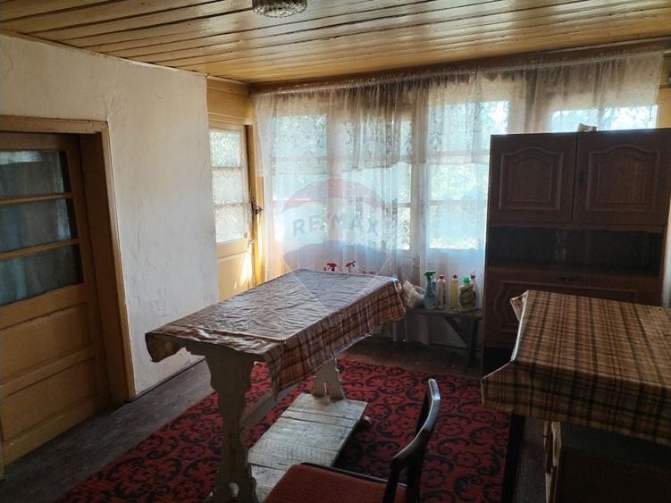Casă individuală cu 4 camere cu Teren 3370 Mp în Central