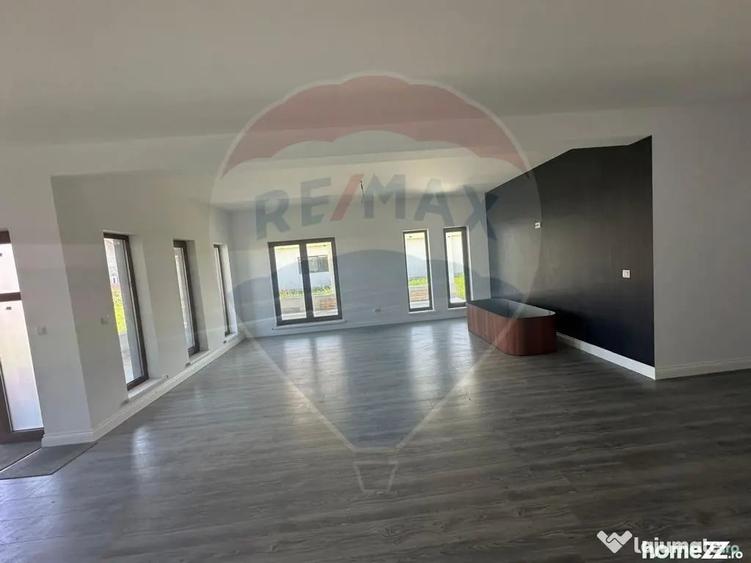 Casă cu 4 camere cu Teren 718 Mp în Lăpuș
