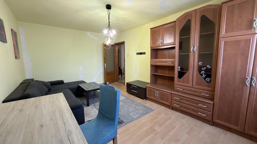 Apartament cu 3 camere decomandat, mobilat în Freidorf