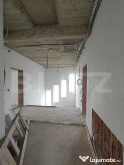 Casă cu 7 camere cu Teren 980 Mp în Sânmartin
