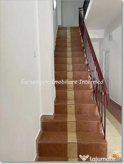 Casă cu 7 camere cu Teren 190 Mp în Central
