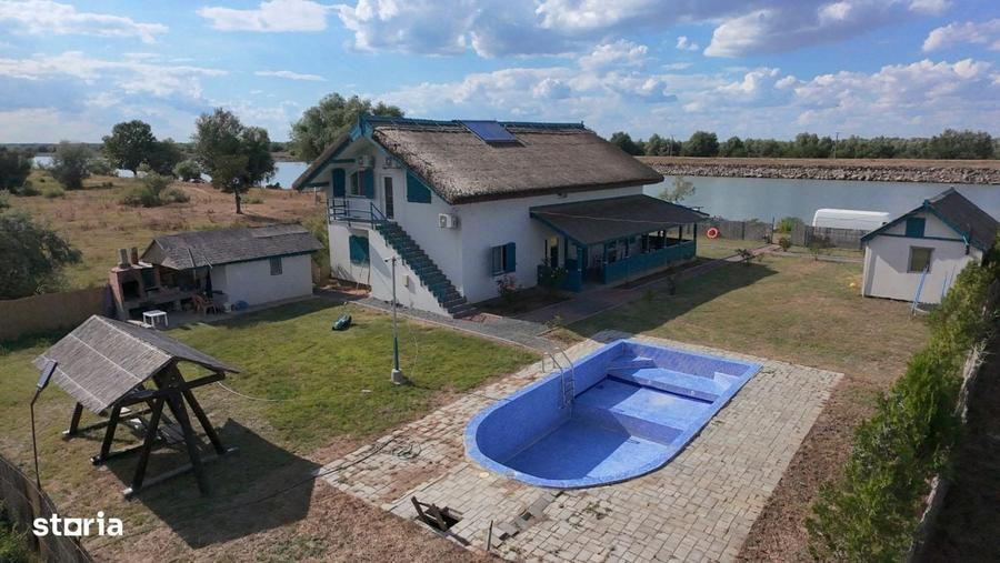 Casă cu 4 camere cu Piscina în Maliuc