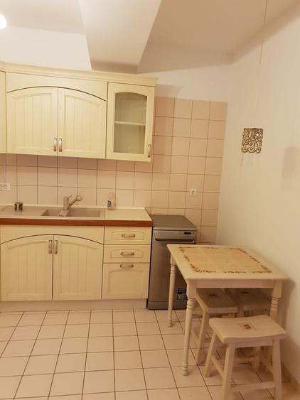 Apartament cu 3 camere semidecomandat în Ștefan cel Mare
