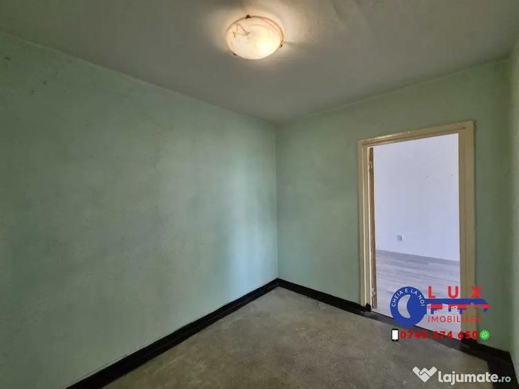 Apartament cu 3 camere decomandat în Piața Nouă