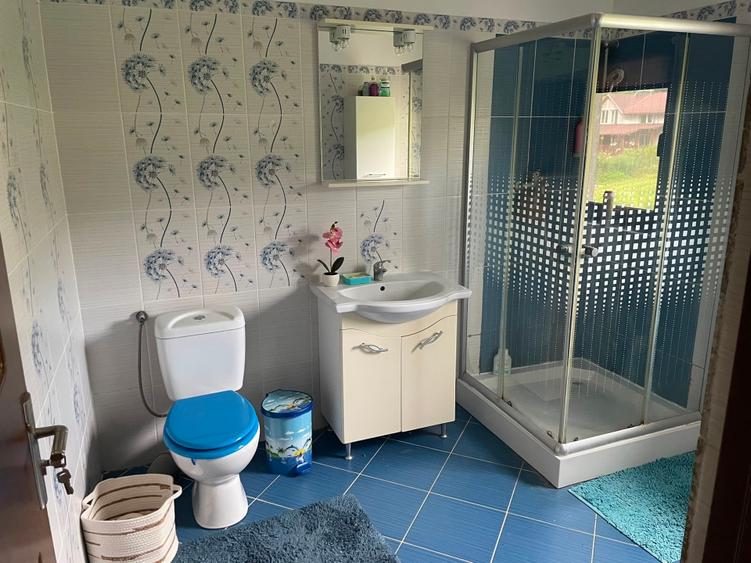 Casă individuală cu 5 camere cu Teren 1705 Mp în Central