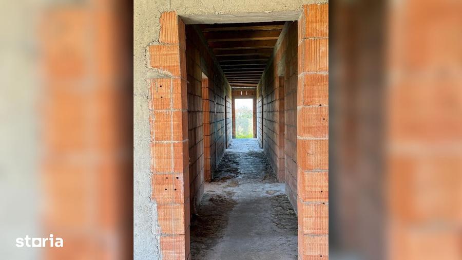Casă cu 8 camere cu Teren 1679 Mp în Dobrești
