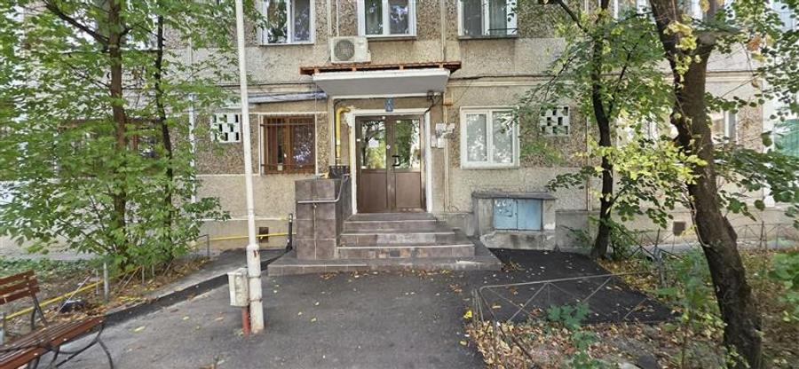 Apartament cu 3 camere semidecomandat în Circumvalațiunii