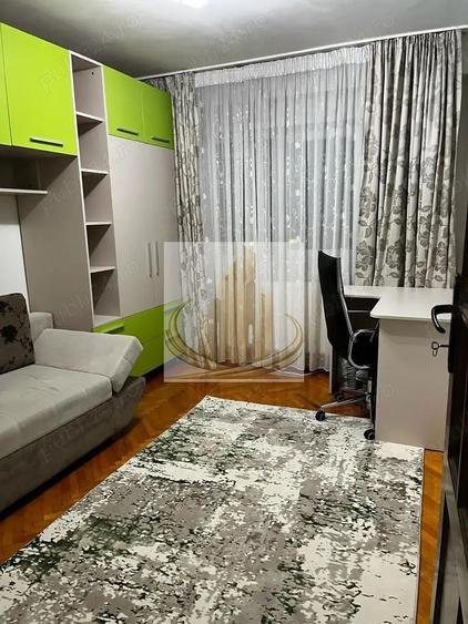 Apartament cu 3 camere decomandat, mobilat în Lunei