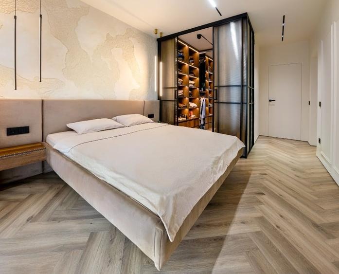Apartament cu 3 camere semidecomandat, mobilat în Dristor