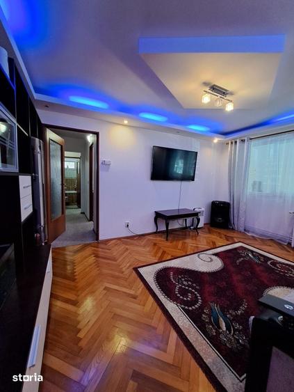Apartament cu 3 camere semidecomandat în Traian