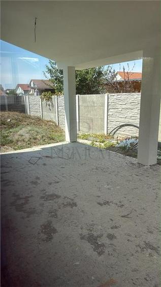 Casă individuală cu 5 camere cu Canalizare în Moșnița Veche