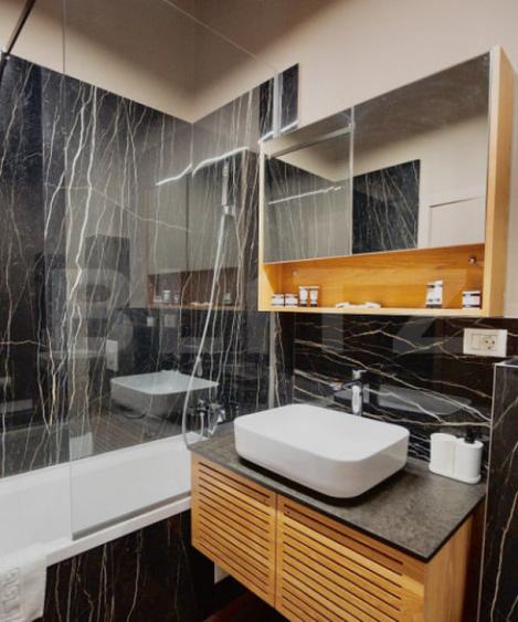 Apartament cu 3 camere semidecomandat în Central