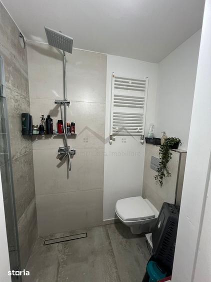 Apartament cu 4 camere decomandat în Nicolina