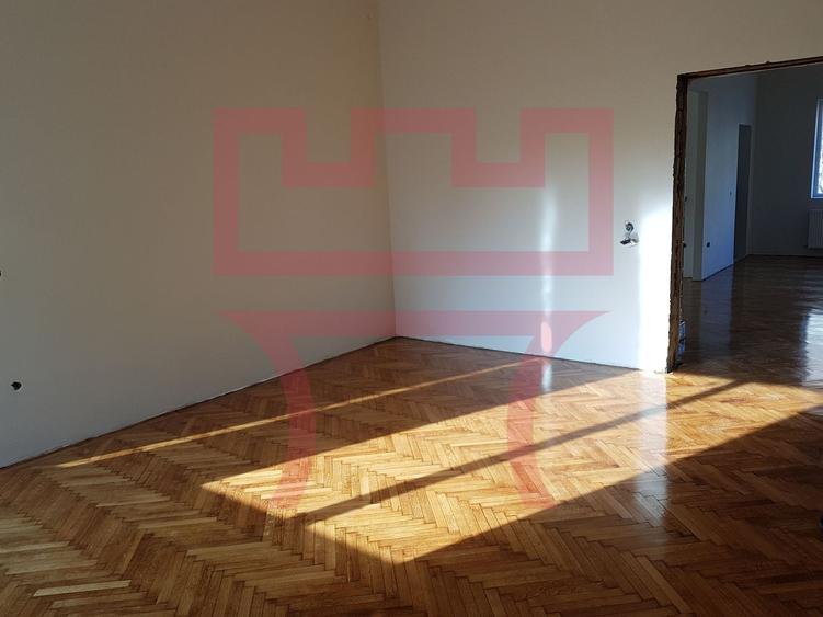 Apartament cu 3 camere semidecomandat, mobilat în Semicentral