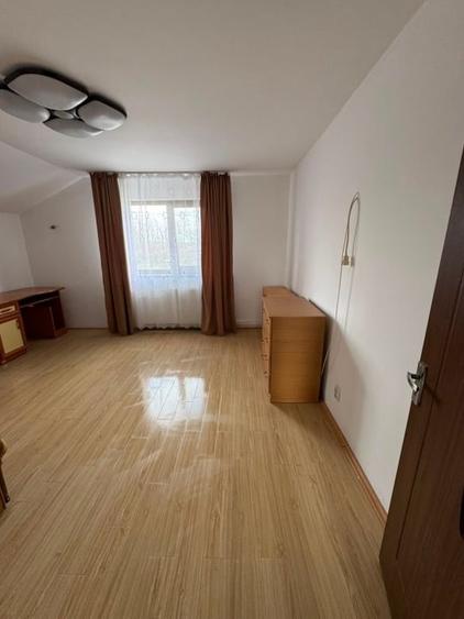 Casă individuală cu 5 camere cu Teren 4044 Mp în Drăgoești