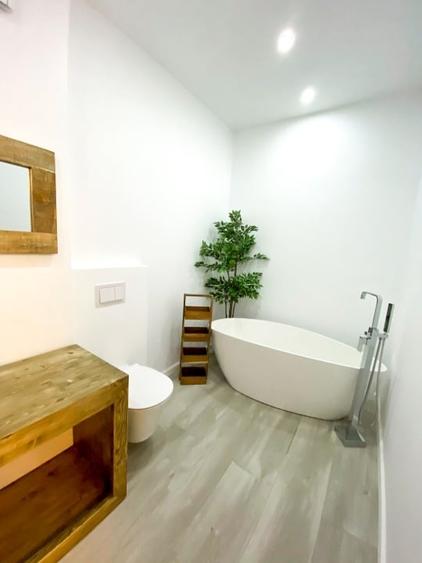 Apartament cu 3 camere, mobilat în Central