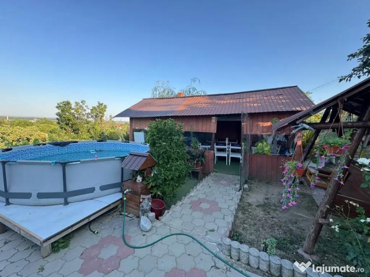 Casă cu 4 camere cu Teren 1160 Mp în Podari