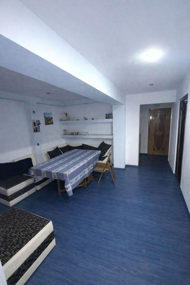 Apartament cu 3 camere decomandat, mobilat în Micro 19