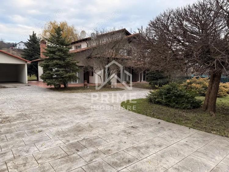 Casă cu Teren 1700 Mp în Central