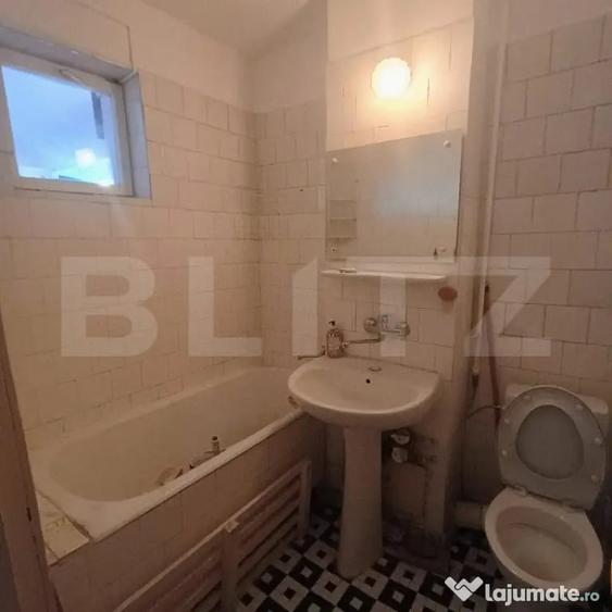 Apartament cu 4 camere decomandat în Central