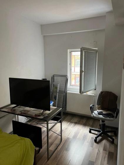 Apartament cu 2 camere decomandat în Roșu
