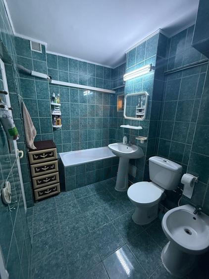 Apartament cu 4 camere decomandat, mobilat în Micro 20