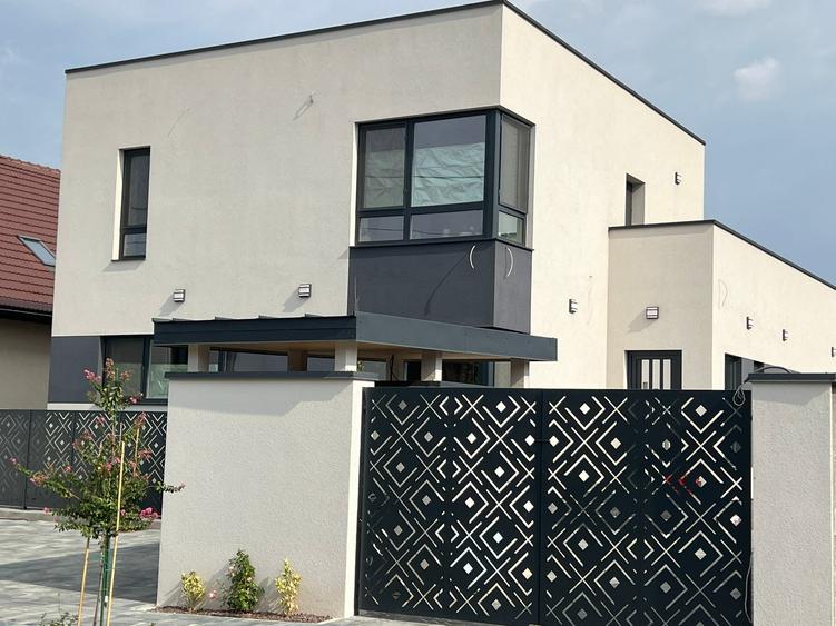 Casă individuală cu 4 camere cu Canalizare în Dumbrăvița
