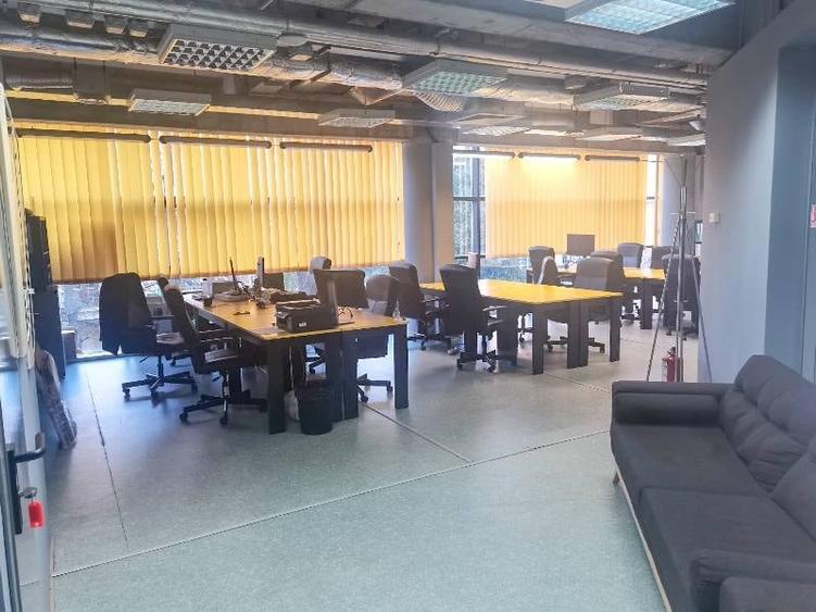 Birou, de 206 mp, în Universitate