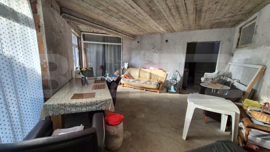 Casă cu 5 camere cu Teren 496 Mp în Cloșca