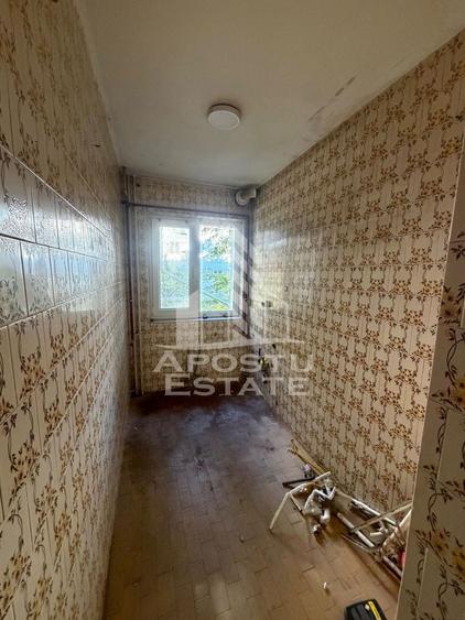 Apartament cu 3 camere semidecomandat în Dacia