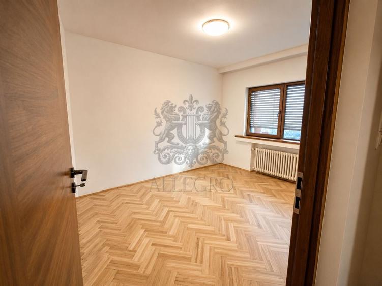Apartament cu 4 camere semidecomandat în Cișmigiu