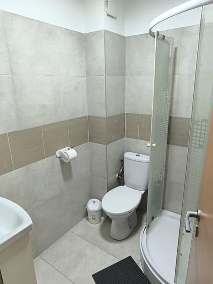 Persoana fizică închiriez mini-garsoniera - 2