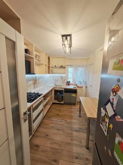 Vand apartament 3 camere, zona Soarelui - 2