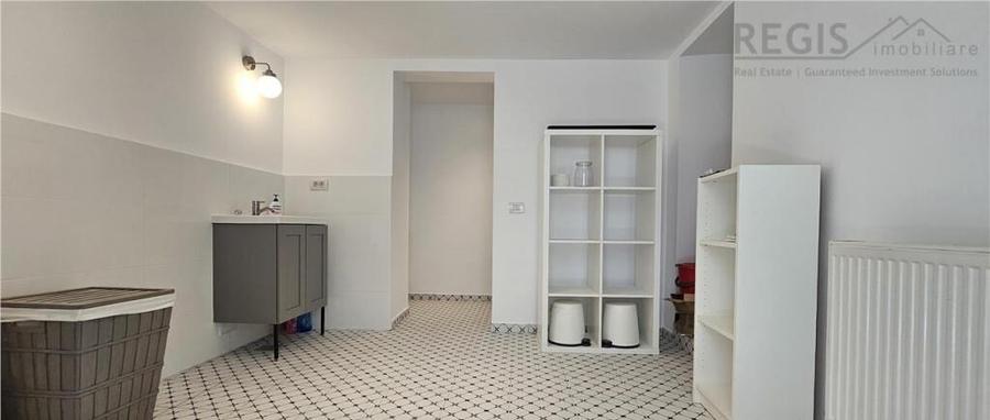 Casa cu curte si parcare in Schei - 4