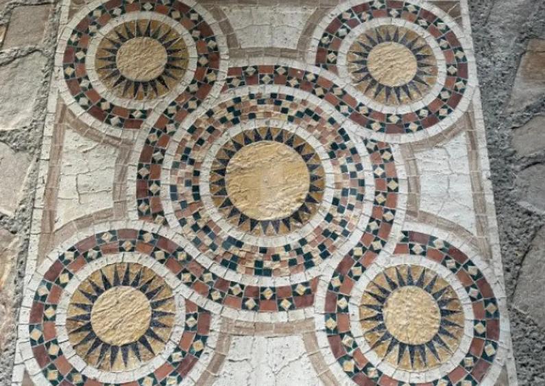 Casa de vanzare, cu 4 camere, 268 mp + teren 786 mp, zona-M - 18