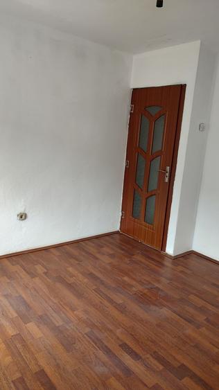 Apartament cu 3 camere decomandat în Berzasca
