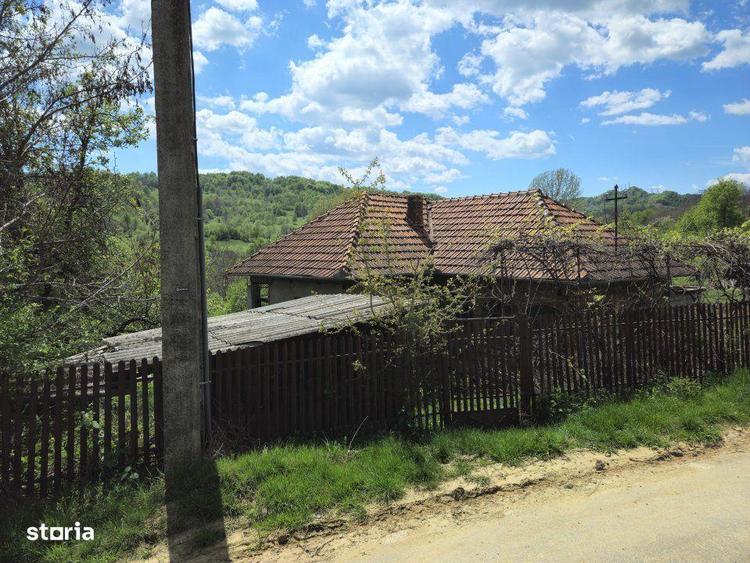Teren 1200 mp + Casa - Comuna Arefu - 1