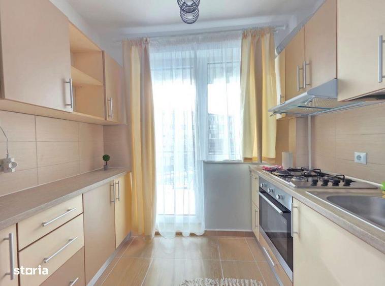 Garsoniera spatioasa Coresi / Tractorul Bloc Nou, Parcare, Complet - 2