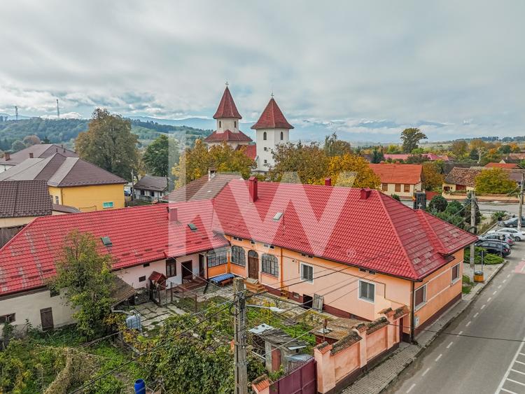 Casă individuală cu 6 camere cu Garaj în Șinca Veche