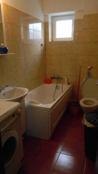 Proprietar inchiriez apart 2 camere Piata Trapezului 10 min metrou 1 Dec 1918 - 5