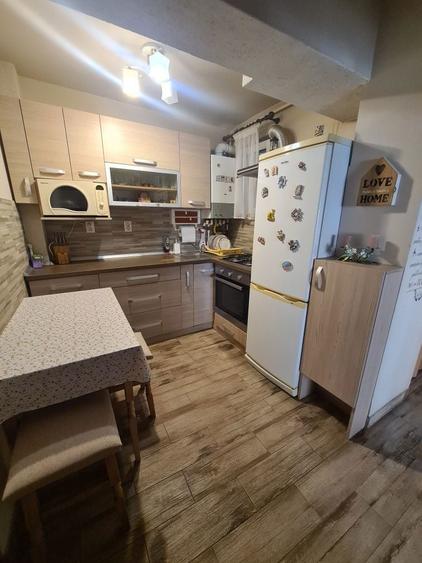 Vind apartament 2 camere, ultracentral, etajul 1, mobilat - 2