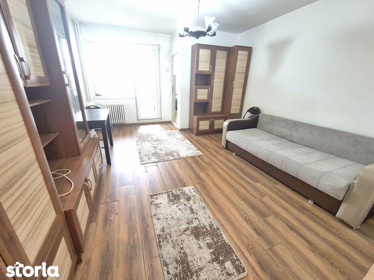 Inchiriere garsoniera semidecomandata zona Tractorul Coresi cu parcare - 2