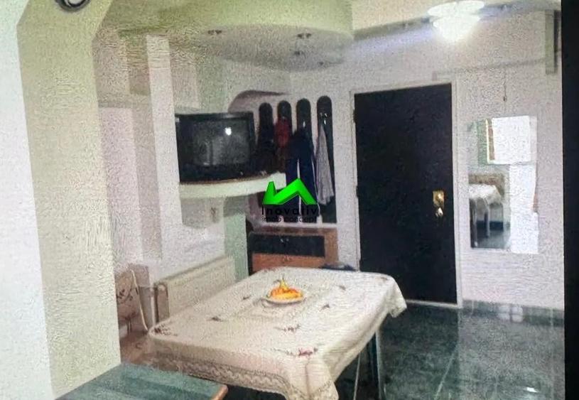 Apartament de vanzare 2 camere Vasile Aaron - 2